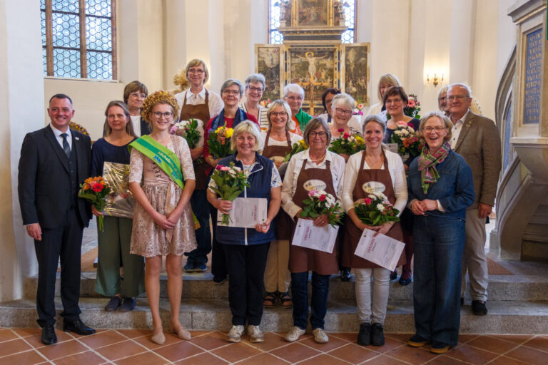 Siegerinnen und Sieger des Wettbewerbs um die schönste Erntekrone und den schönsten Erntekranz Sachsens